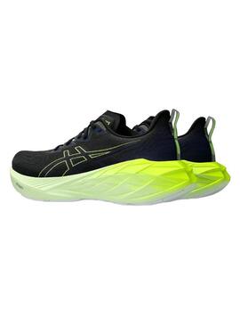 Zapatilla Hombre Asics Novablast™ 4 Negro/Flúor